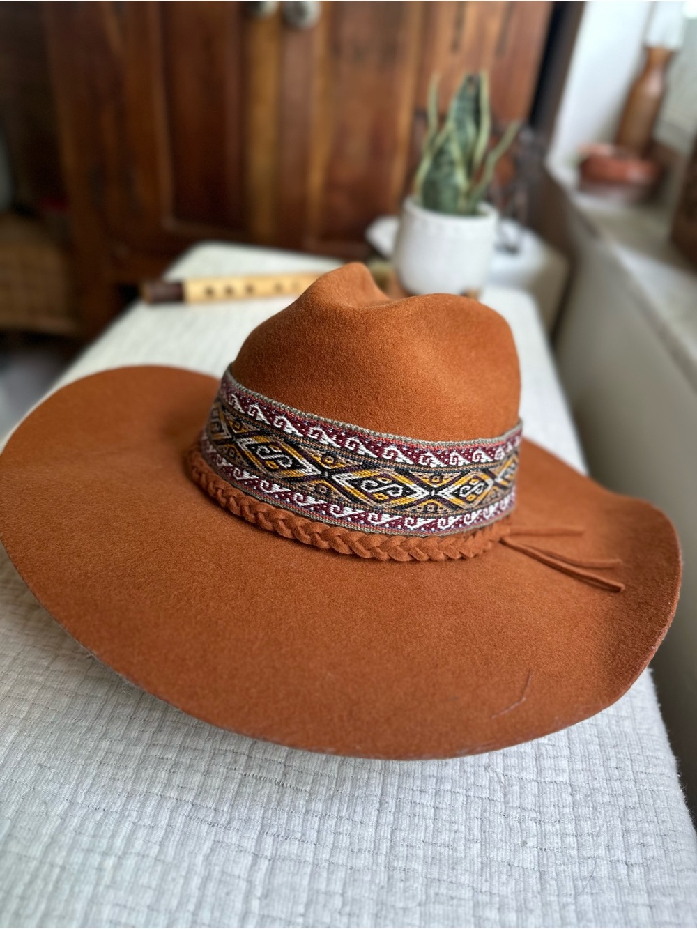 Authentic Cusco Artisan Alpaca Felt Hat with Handwoven Band – Cognac
